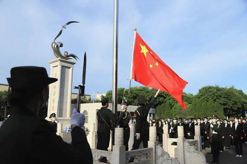 本人都是个汽车喷漆工，拥有5年汽车喷漆工作经验，因为这几天的一次失误而导致返工，客户打发雷霆，游戏画面